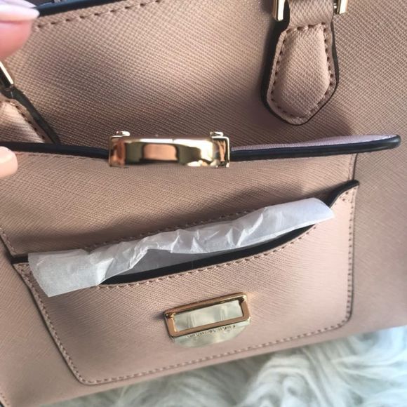 Michael Kors Bridgette Saffiano Leather Messenger - Picture 2 of 6